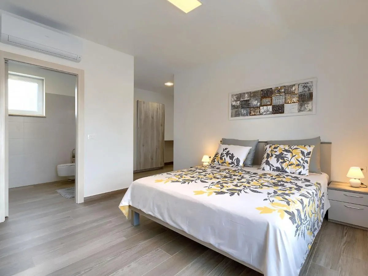 Holiday Home Villa Lea Šišan